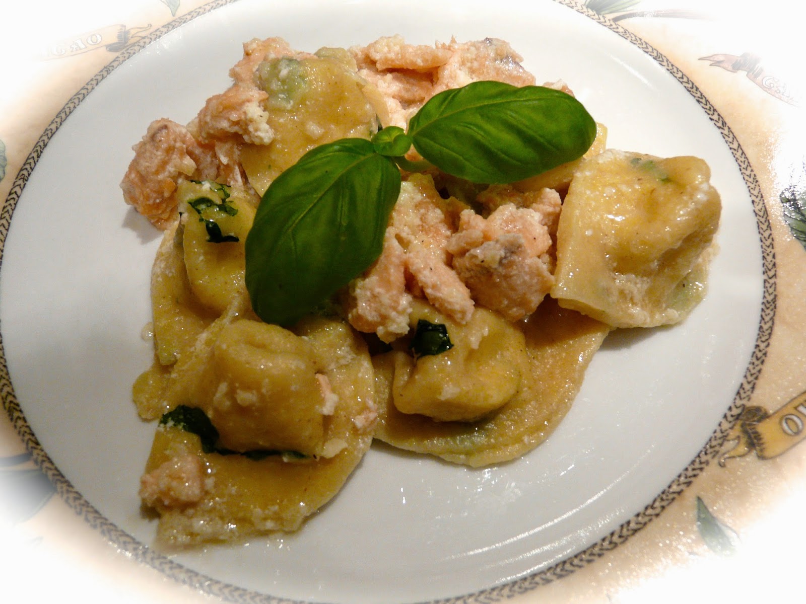 Ravioli al basilico ripieni di mele, ricotta e parmigiano ...