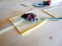 preparazione tortelli radicchio mele e mandorle