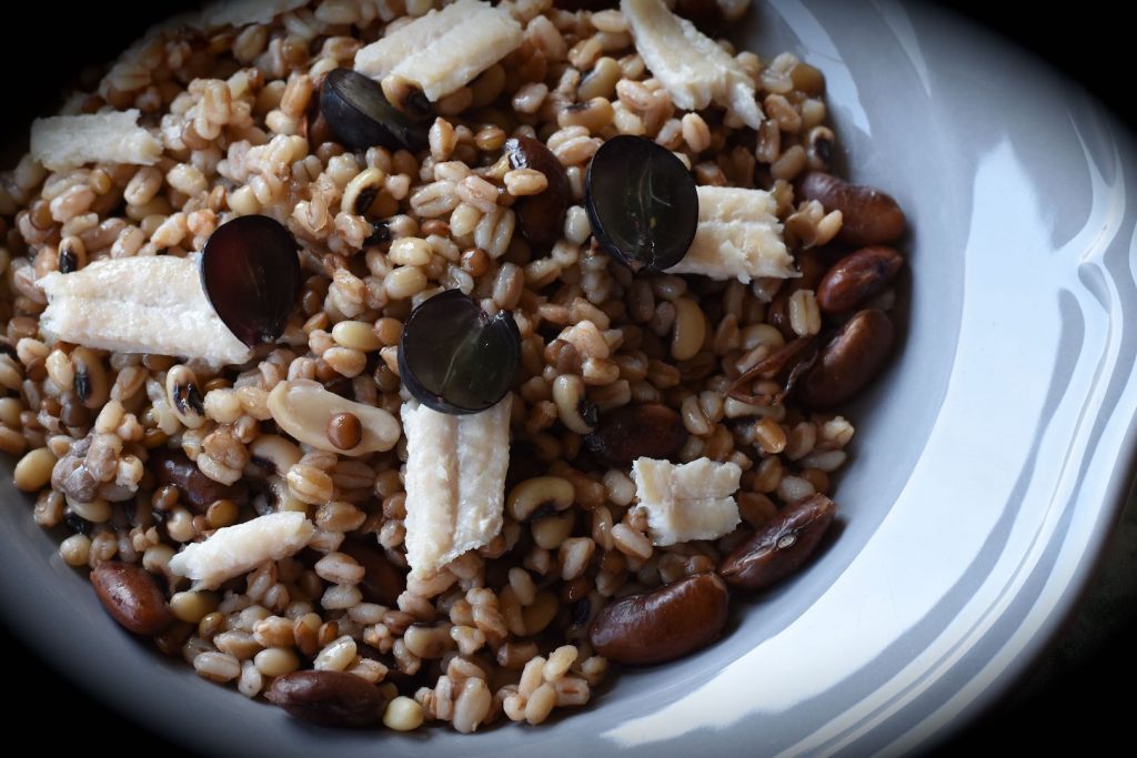 Insalata di legumi e cereali