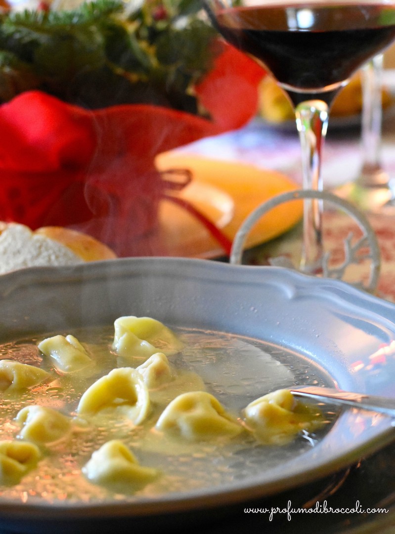 Cappelletti in brodo della tradizione italiana Profumo di Broccoli