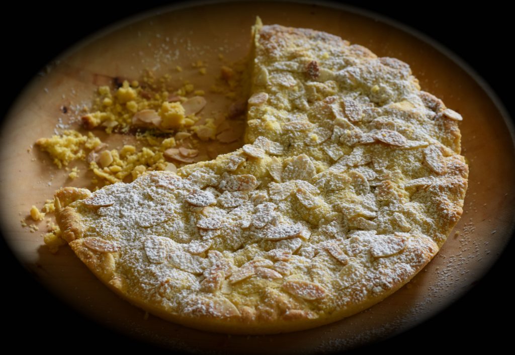 torta di pasta frolla, mandorle e pistacchi