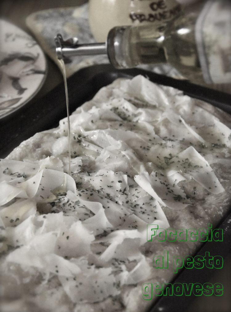 Focaccia al pesto genovese impasto con pesto alla genovese