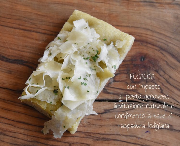 Focaccia al pesto genovese impasto con pesto alla genovese