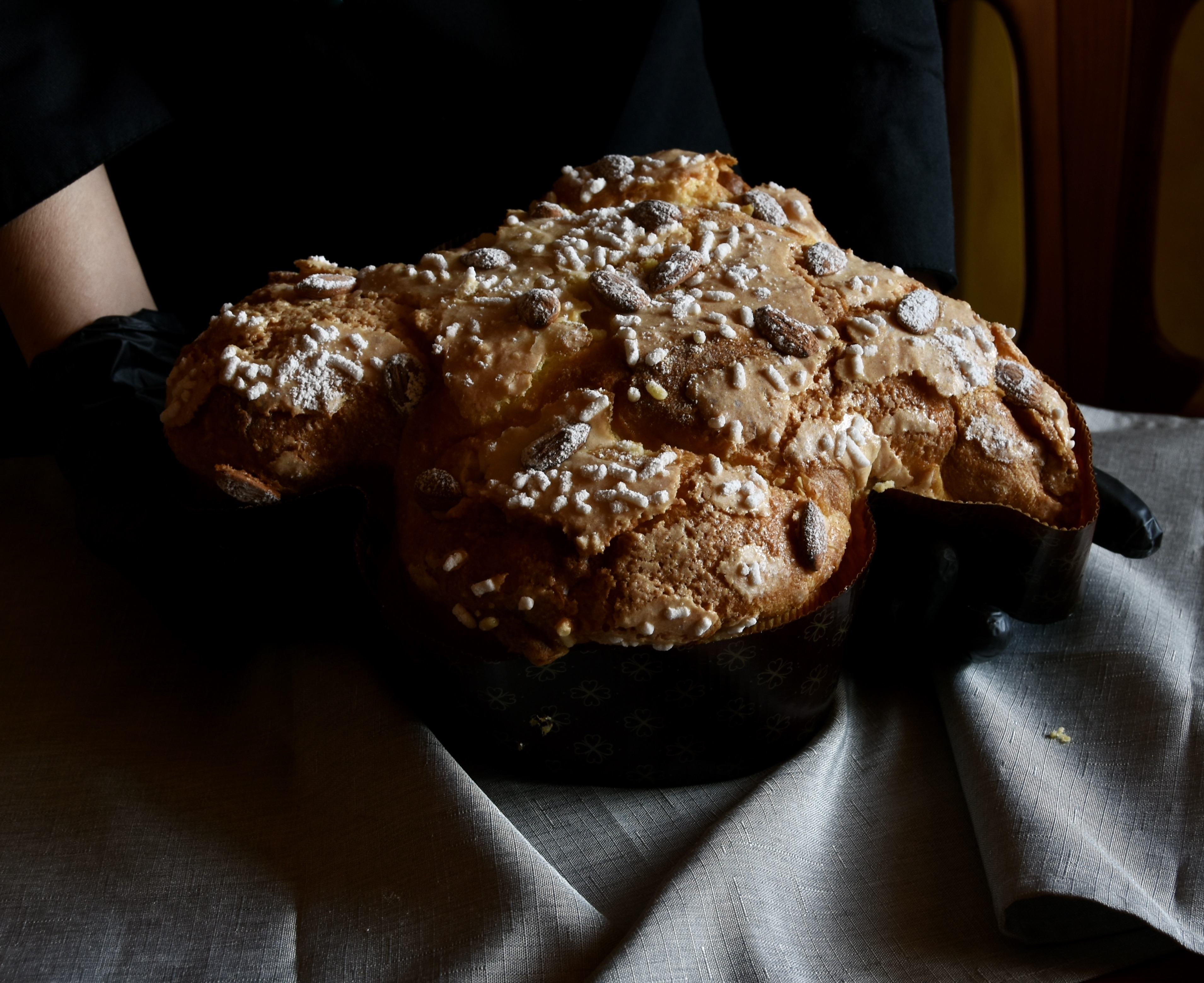 colomba-con-licoli-cioccolato-bianco-limone-candito